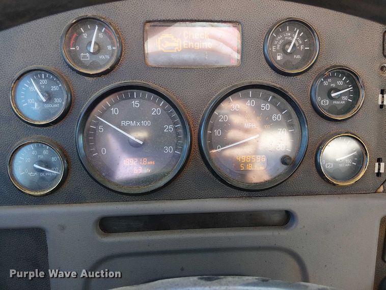 image for item DJ7935 2014 Peterbilt 365 semi truck