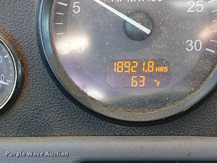 image for item DJ7935 2014 Peterbilt 365 semi truck