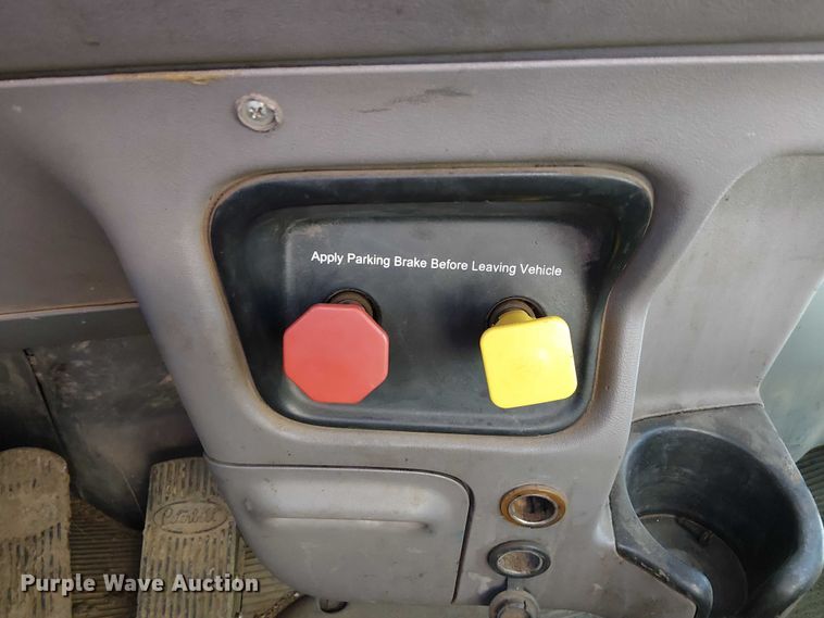 image for item DJ7935 2014 Peterbilt 365 semi truck