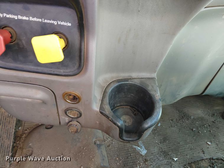 image for item DJ7935 2014 Peterbilt 365 semi truck