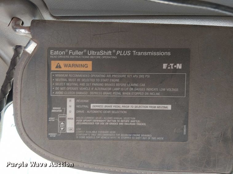 image for item DJ7935 2014 Peterbilt 365 semi truck