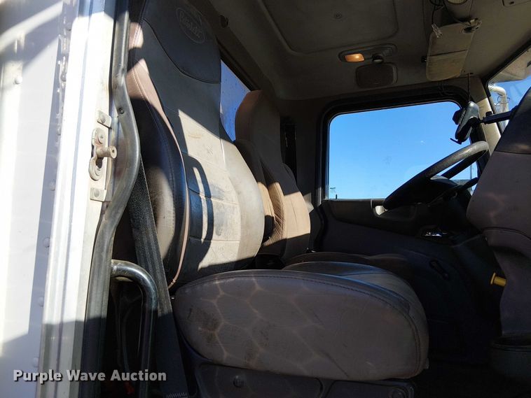 image for item DJ7935 2014 Peterbilt 365 semi truck