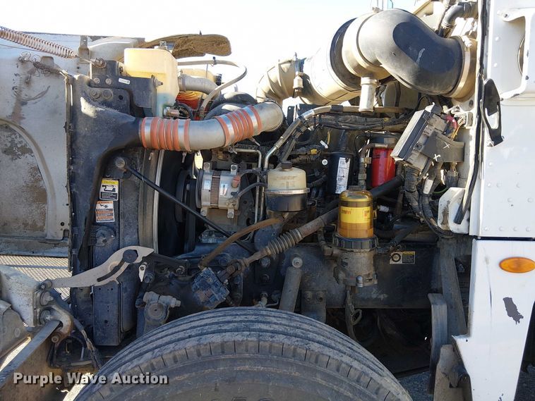 image for item DJ7935 2014 Peterbilt 365 semi truck