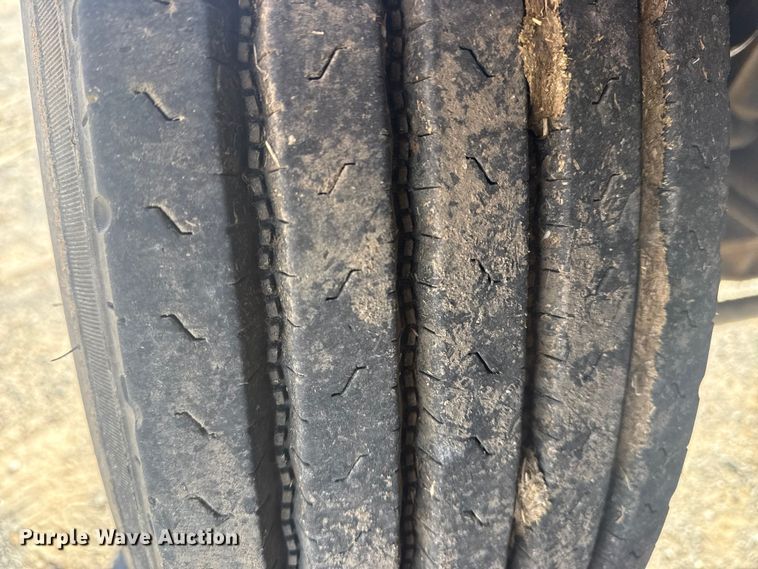 image for item DJ7935 2014 Peterbilt 365 semi truck