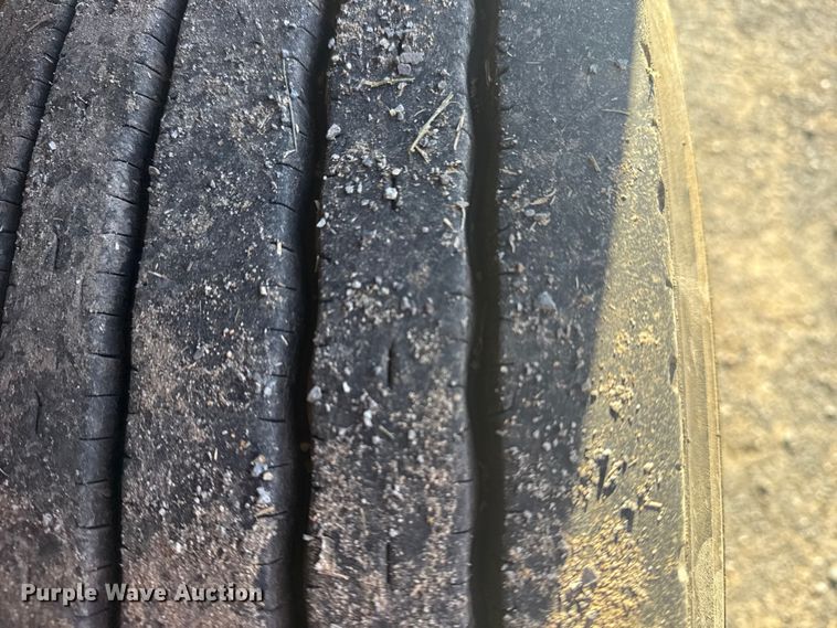 image for item DJ7935 2014 Peterbilt 365 semi truck