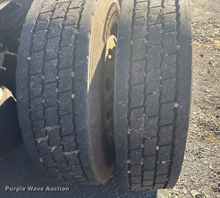 image for item DJ7935 2014 Peterbilt 365 semi truck