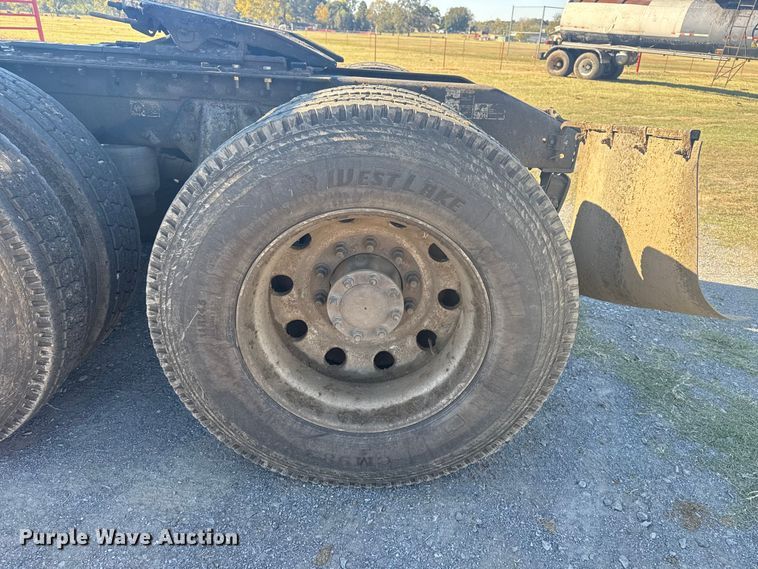 image for item DJ7935 2014 Peterbilt 365 semi truck