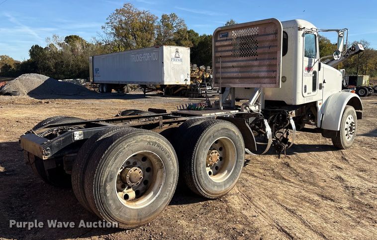 image for item DJ7979 2014 Peterbilt 365 truck cab and chassis