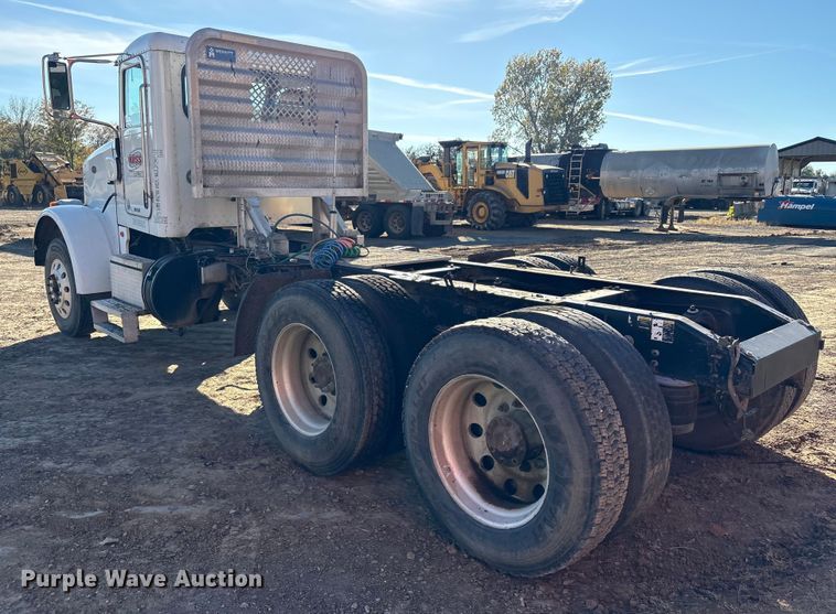 image for item DJ7979 2014 Peterbilt 365 truck cab and chassis