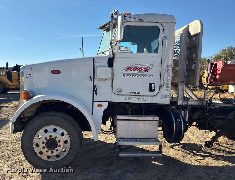 image for item DJ7979 2014 Peterbilt 365 truck cab and chassis