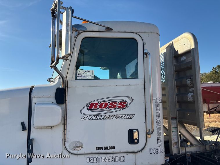 image for item DJ7979 2014 Peterbilt 365 truck cab and chassis