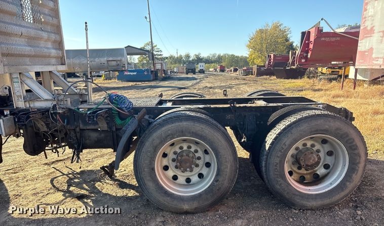 image for item DJ7979 2014 Peterbilt 365 truck cab and chassis