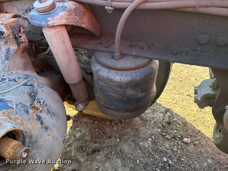 image for item DJ7979 2014 Peterbilt 365 truck cab and chassis