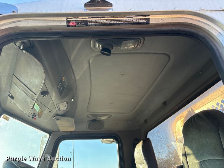 image for item DJ7979 2014 Peterbilt 365 truck cab and chassis