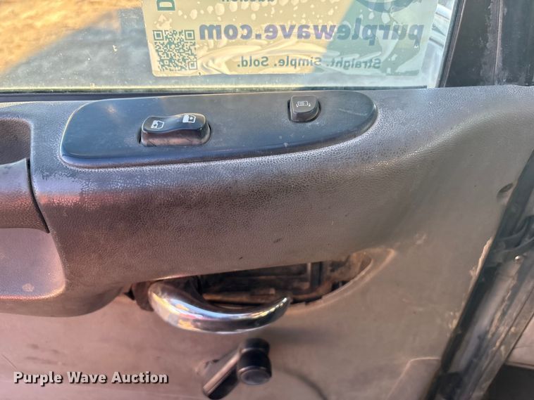 image for item DJ7979 2014 Peterbilt 365 truck cab and chassis