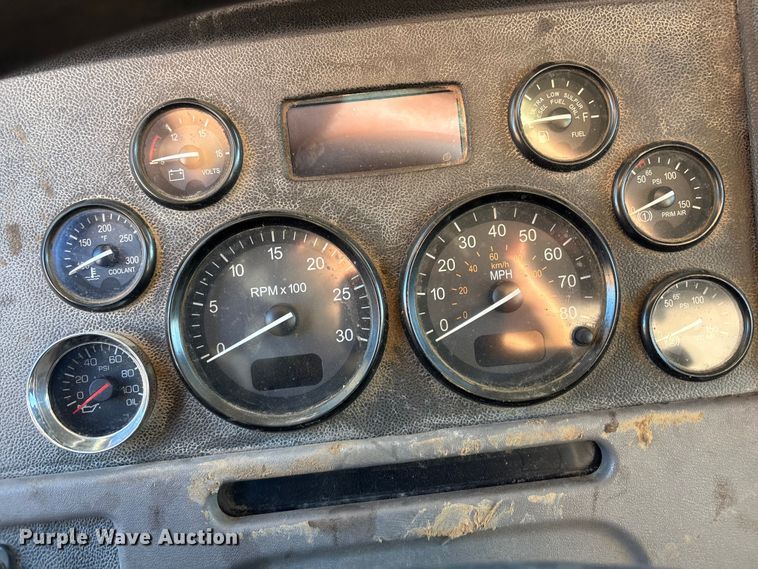 image for item DJ7979 2014 Peterbilt 365 truck cab and chassis