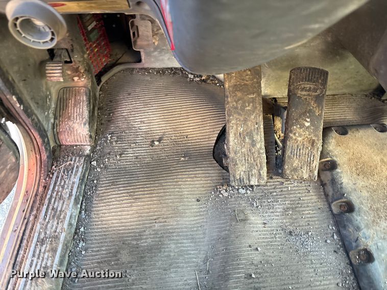 image for item DJ7979 2014 Peterbilt 365 truck cab and chassis