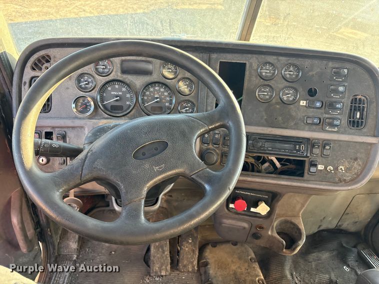 image for item DJ7979 2014 Peterbilt 365 truck cab and chassis