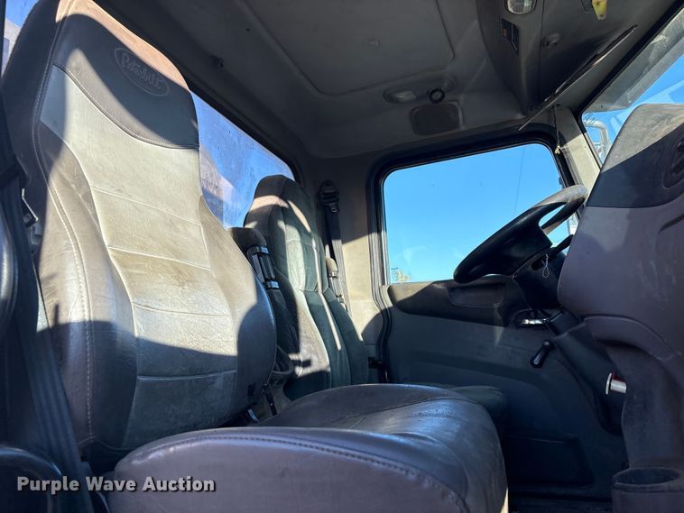 image for item DJ7979 2014 Peterbilt 365 truck cab and chassis