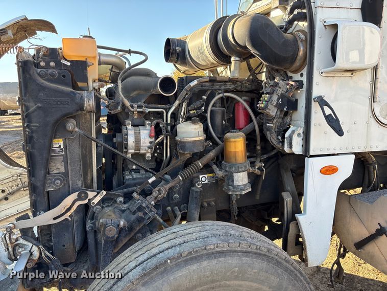 image for item DJ7979 2014 Peterbilt 365 truck cab and chassis