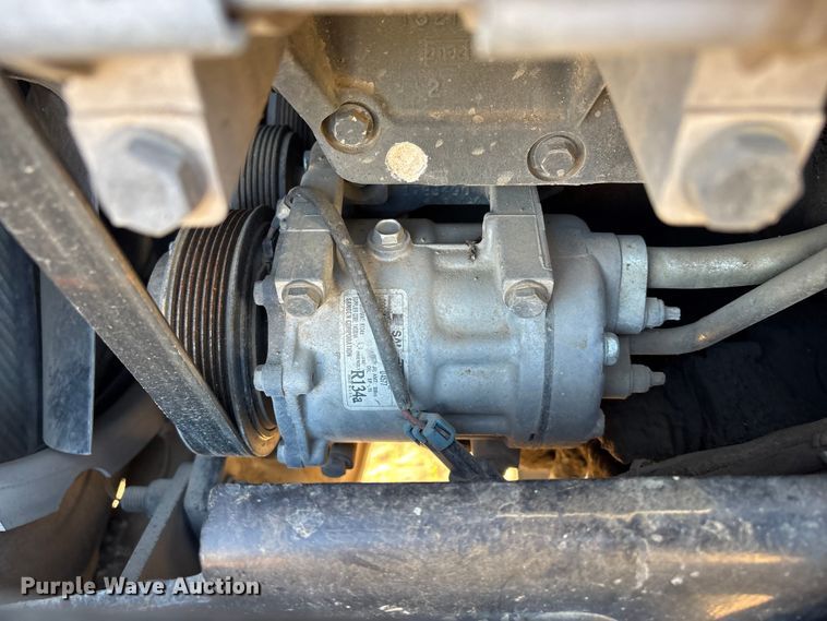 image for item DJ7979 2014 Peterbilt 365 truck cab and chassis