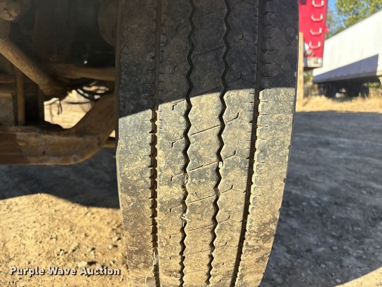 image for item DJ7979 2014 Peterbilt 365 truck cab and chassis