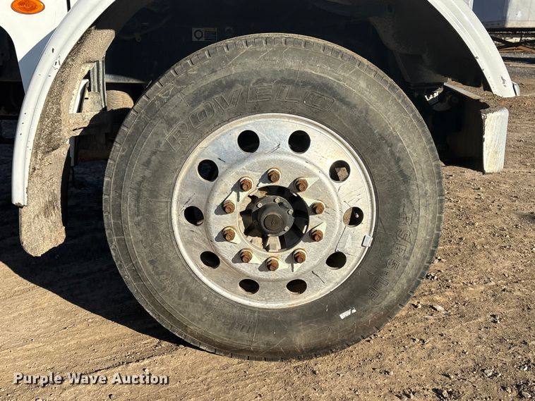 image for item DJ7979 2014 Peterbilt 365 truck cab and chassis