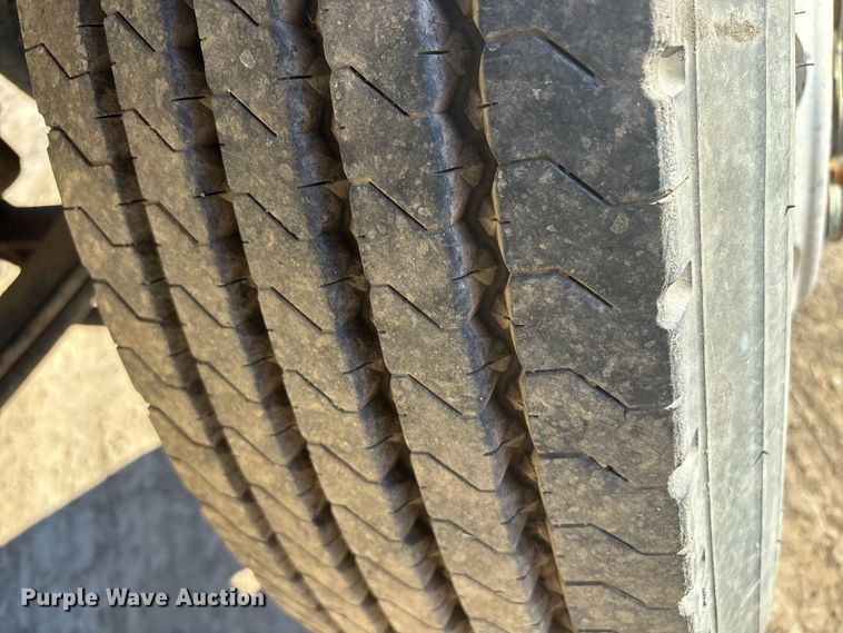 image for item DJ7979 2014 Peterbilt 365 truck cab and chassis