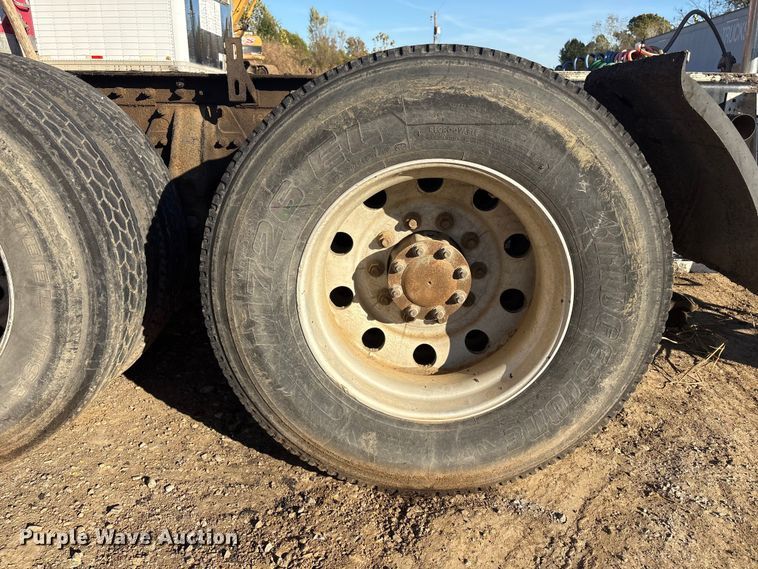 image for item DJ7979 2014 Peterbilt 365 truck cab and chassis