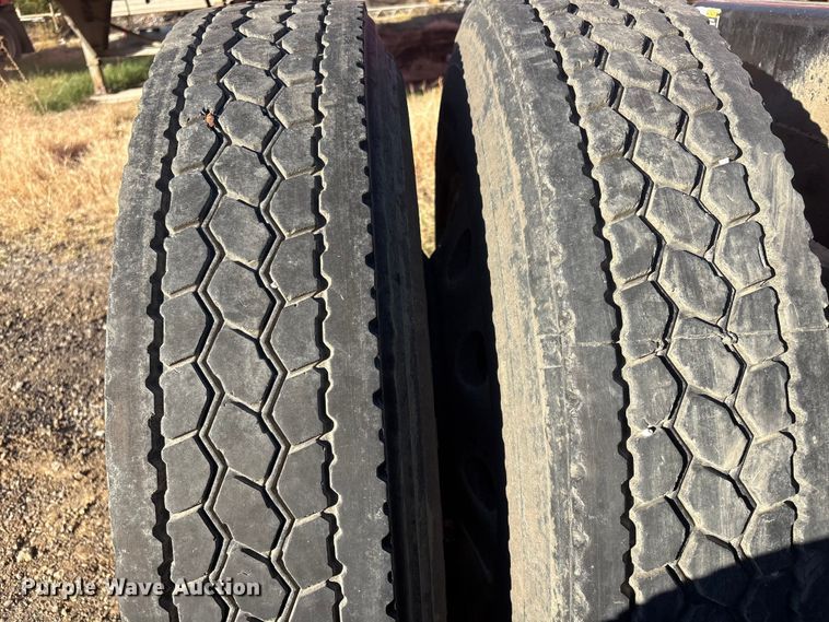 image for item DJ7979 2014 Peterbilt 365 truck cab and chassis