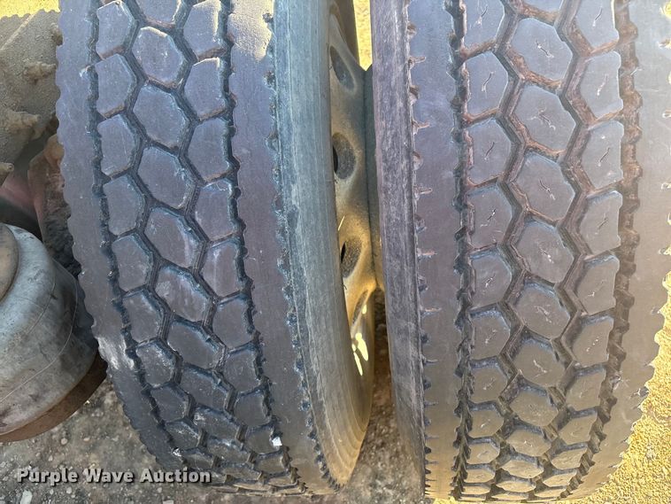 image for item DJ7979 2014 Peterbilt 365 truck cab and chassis