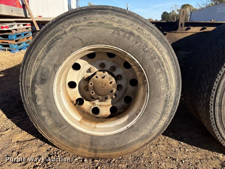 image for item DJ7979 2014 Peterbilt 365 truck cab and chassis