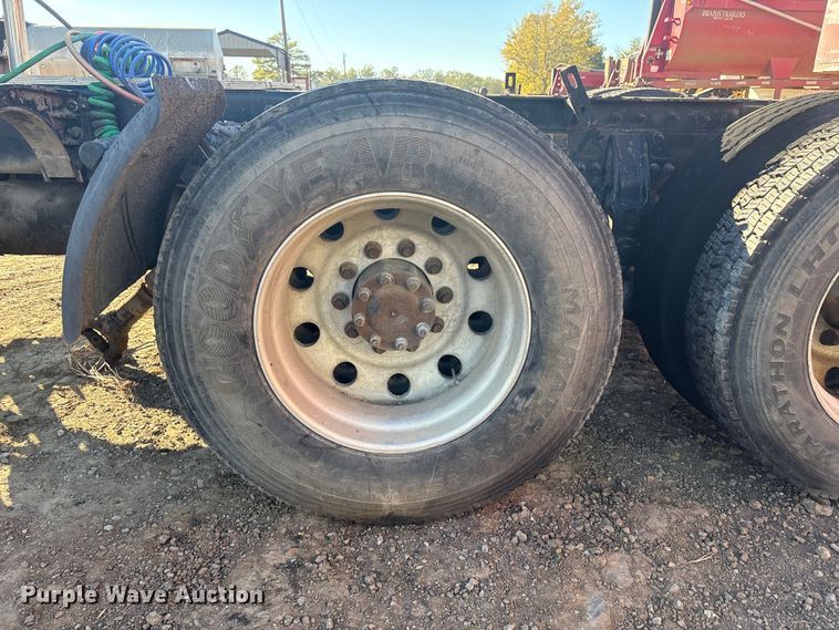 image for item DJ7979 2014 Peterbilt 365 truck cab and chassis