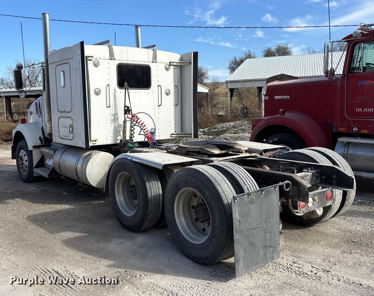 image for item DK0147 1995 Kenworth T800 semi truck