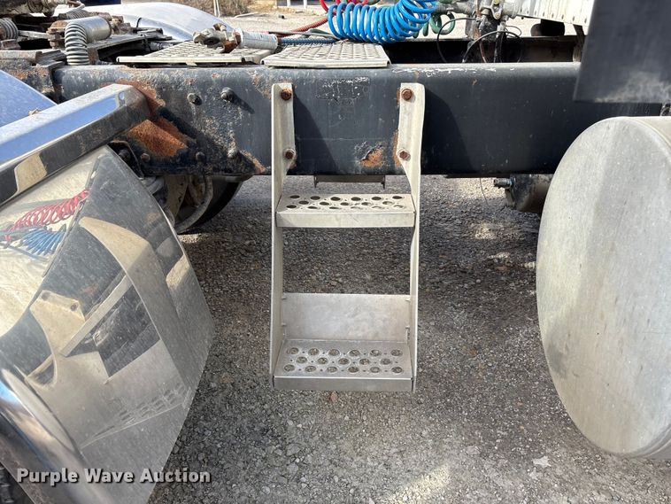 image for item DK0147 1995 Kenworth T800 semi truck