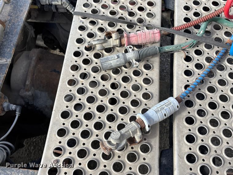 image for item DK0147 1995 Kenworth T800 semi truck