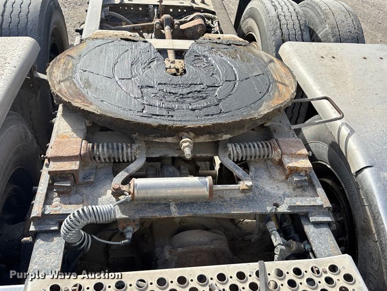 image for item DK0147 1995 Kenworth T800 semi truck