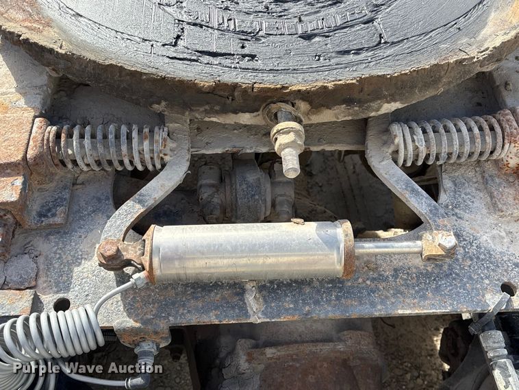 image for item DK0147 1995 Kenworth T800 semi truck