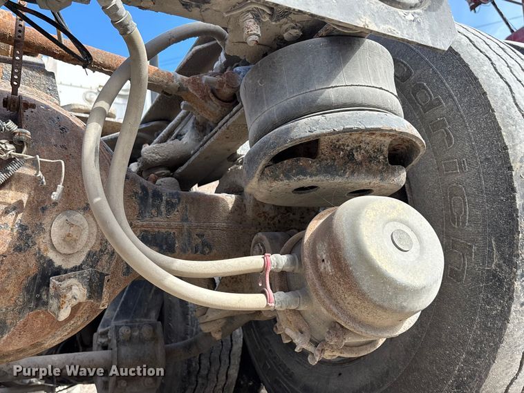 image for item DK0147 1995 Kenworth T800 semi truck