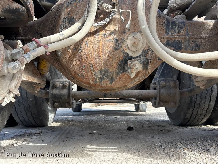 image for item DK0147 1995 Kenworth T800 semi truck