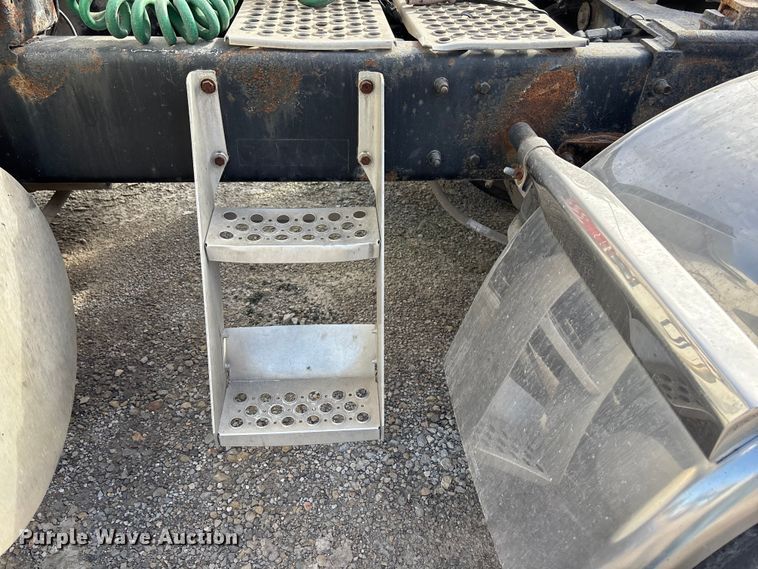 image for item DK0147 1995 Kenworth T800 semi truck