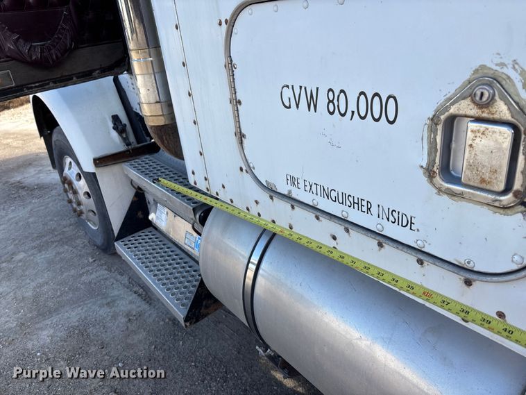 image for item DK0147 1995 Kenworth T800 semi truck