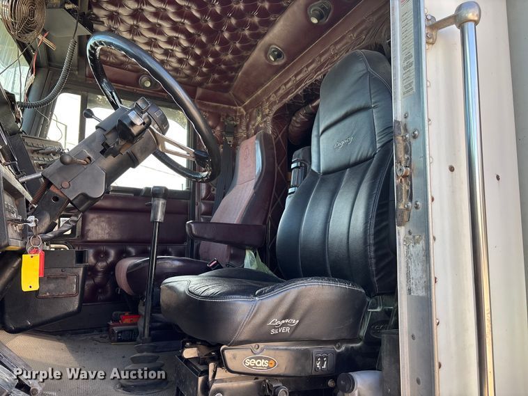 image for item DK0147 1995 Kenworth T800 semi truck