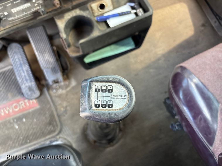 image for item DK0147 1995 Kenworth T800 semi truck