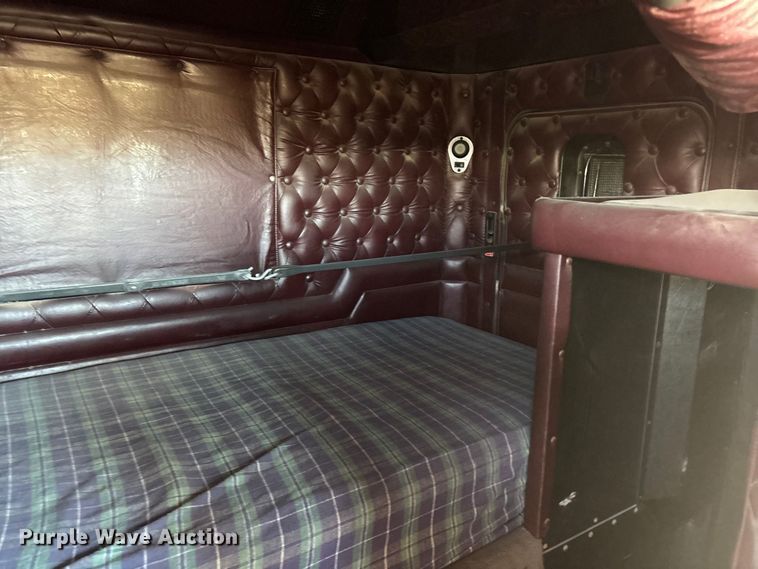 image for item DK0147 1995 Kenworth T800 semi truck