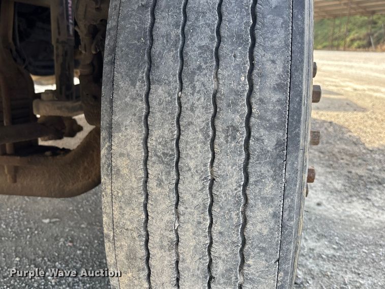 image for item DK0147 1995 Kenworth T800 semi truck