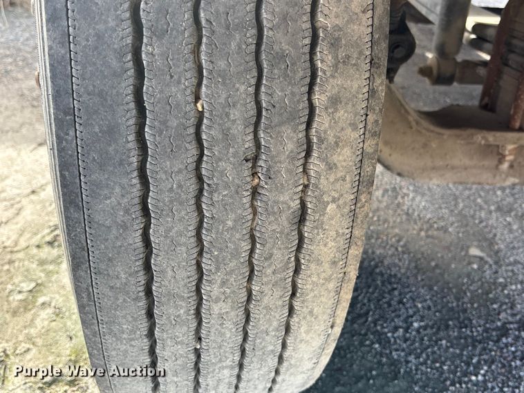 image for item DK0147 1995 Kenworth T800 semi truck