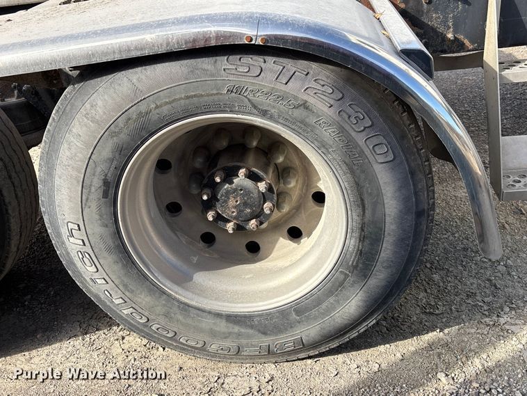 image for item DK0147 1995 Kenworth T800 semi truck