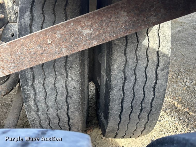 image for item DK0147 1995 Kenworth T800 semi truck