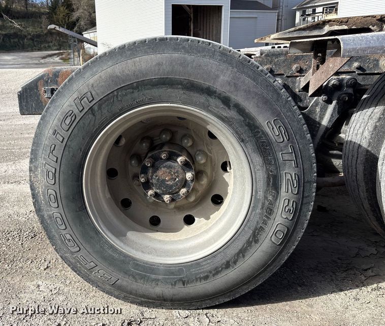 image for item DK0147 1995 Kenworth T800 semi truck